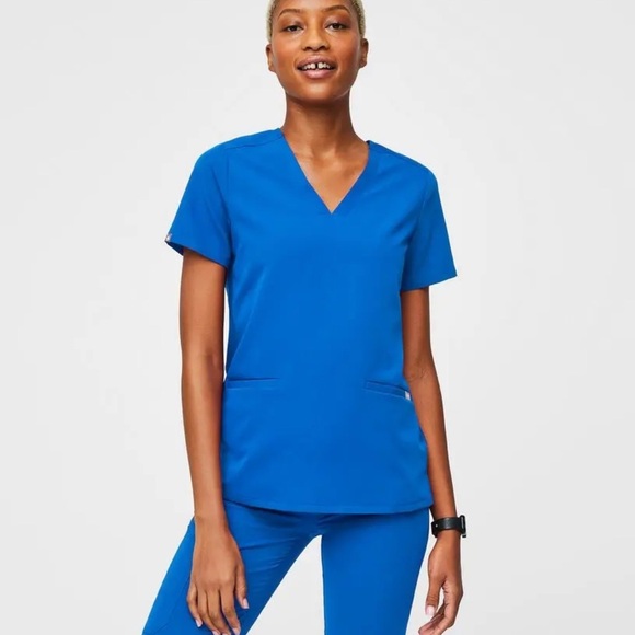 Figs Tops - FIGS Casma Three-Pocket Scrub Top